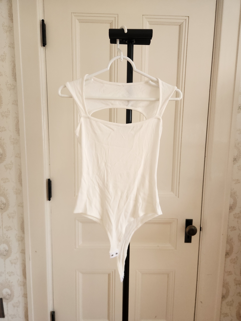 Amazon Women's White Scoop Neck Sleeveless Bodysuit